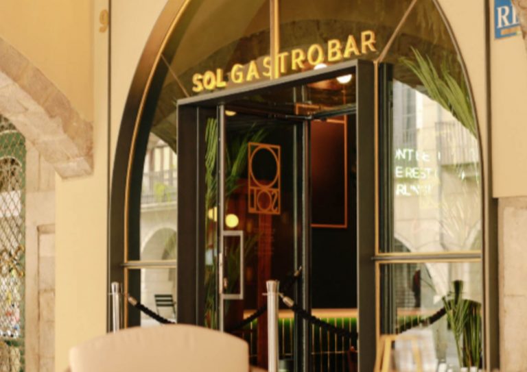 Explora el Plaer Dolç: Deliciosos Postres Clàssics a Sol Gastrobar